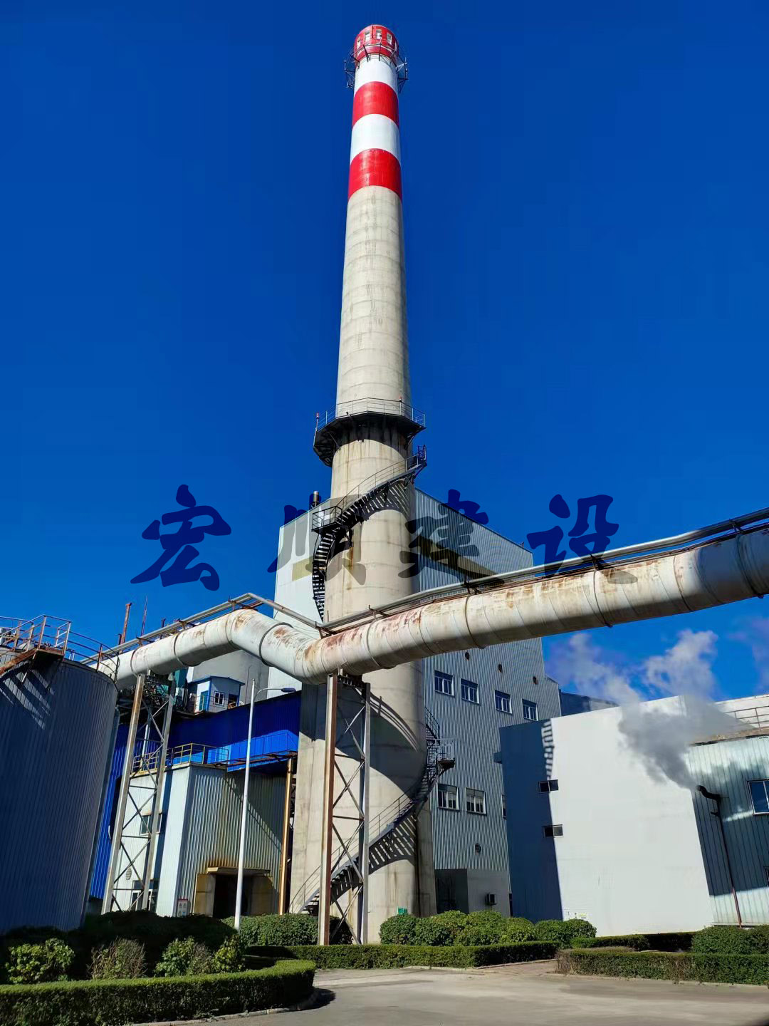 熱烈祝賀遼寧凌鋼水泥煙囪刷色環工程順利開工
